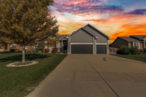 3213 S Bluelake Ct, Wichita, KS, 67215-1022 | Card Image