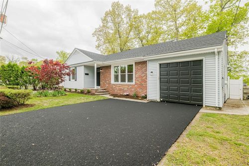 25 Pensaukee Ave, North Providence, RI, 02911-3523 | Card Image