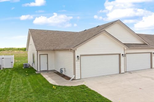 2711 Amelia Ln, Salina, KS, 67401-8547 | Card Image
