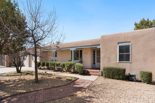 2504 Calle Delfino, Santa Fe, NM, 87505 | Card Image
