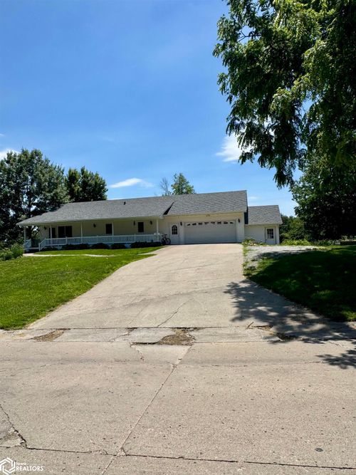 707 E Madison St, Mount Ayr, IA, 50854-1525 | Card Image