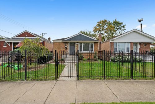 819 E 98th Pl, Chicago, IL, 60628-1525 | Card Image