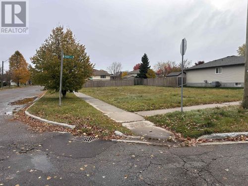 301 Ruby Cres, Thunder Bay, ON, P7G1B1 | Card Image