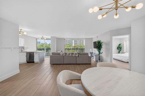 402-19101 Mystic Pointe Dr, Aventura, FL, 33180-4514 | Card Image