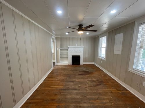 2012 Sanguinet St, Fort Worth, TX, 76107-3729 | Card Image