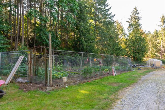 207 Welbury Dr, House other with 3 bedrooms, 2 bathrooms and 10 parking in Salt Spring Island BC | Image 9
