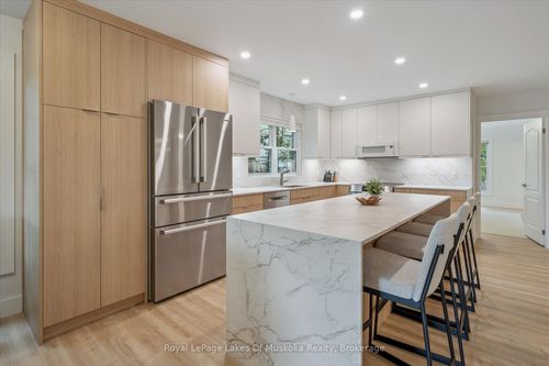 101-24 Ontario St, Bracebridge, ON, P1L2H5 | Card Image