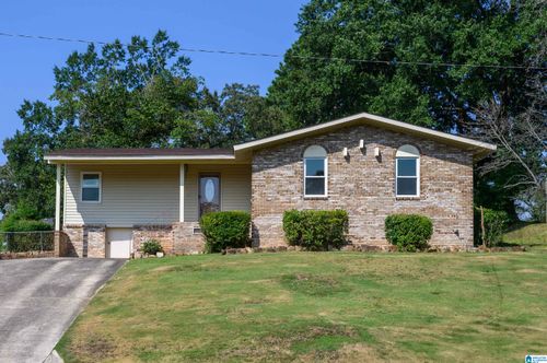 1040 Glen Oak Dr, Fairfield, AL, 35064-1512 | Card Image