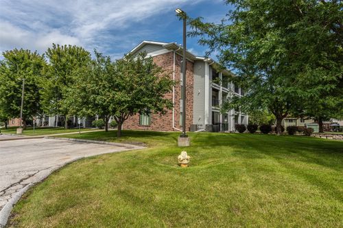 apt-26-4821 86th St, Urbandale, IA, 50322-7305 | Card Image