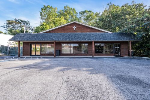 1213 W Gaines St, Lawrenceburg, TN, 38464-3142 | Card Image