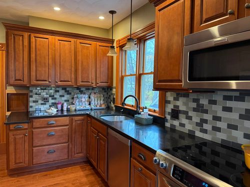 86 Maple St, Henniker, NH, 03242-3237 | Card Image