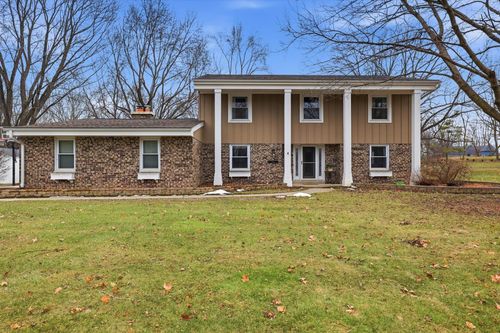 8755 W Meadow Ln, Franklin, WI, 53132-2519 | Card Image