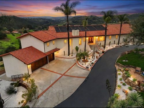 29509 Hoxie Ranch Rd, Vista, CA, 92084-2205 | Card Image