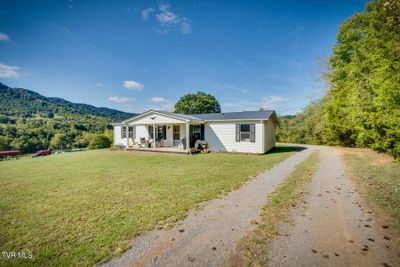 40050 Wilderness Road, House other with 3 bedrooms, 2 bathrooms and null parking in Pennington Gap VA | Image 3