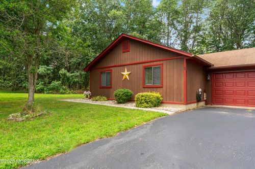 5 Flamingo Dr, Howell, NJ, 07731-2044 | Card Image