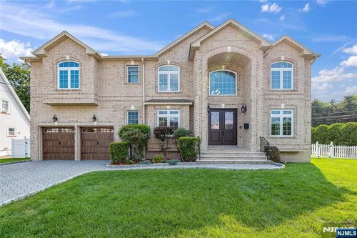 4 Holland Ave, Demarest, NJ, 07627-2622 | Card Image