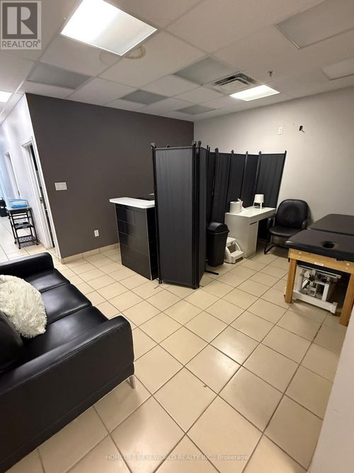 2046 Victoria Park Ave, North York, ON, M1R1V2 | Card Image