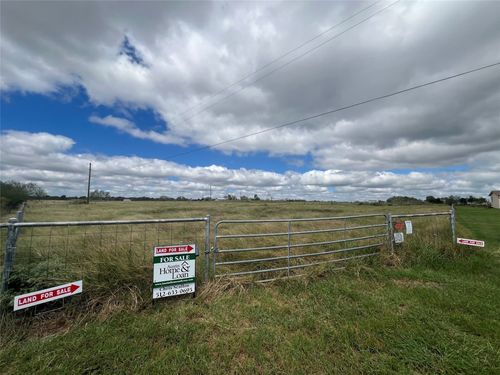 417 High Ridge Meadows Dr, Gonzales, TX, 78629-3257 | Card Image