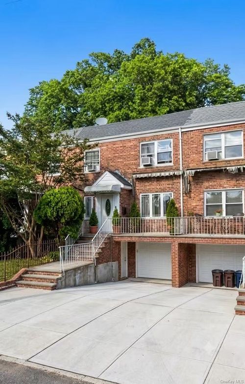 5629 210th Street, New York, NY, 11364 | Card Image