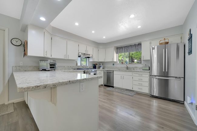 16842 Broken Oak Rd, House other with 2 bedrooms, 3 bathrooms and null parking in Pioneer CA | Image 5