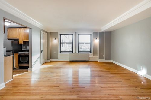 ste-206-15 E Kirby St, Detroit, MI, 48202-4029 | Card Image