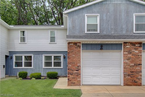 8225 Lancaster Dr, Mentor, OH, 44060-4247 | Card Image