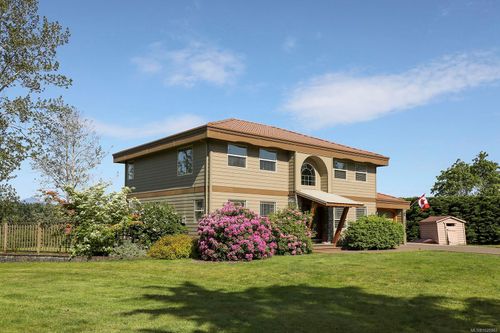 1675 Chester Pl, Comox, BC, V9M1A9 | Card Image