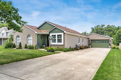 3998 Thompson Ave, Grove City, OH, 43123-3809 | Card Image