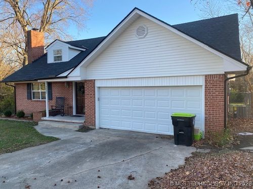 2005 Foster Dr, Ada, OK, 74820-4425 | Card Image