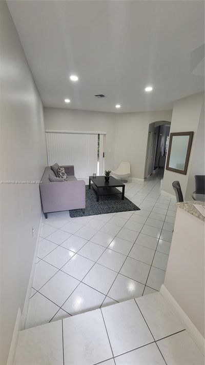 UNIT-5 - 8320 Nw 10th St, Condo with 3 bedrooms, 2 bathrooms and null parking in Miami FL | Image 2