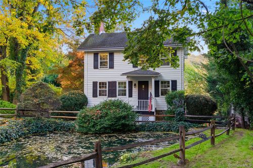 80 E Broadway, Roslyn, NY, 11576-2139 | Card Image