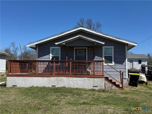 305 N 2nd St, Lott, TX, 76656-4192 | Card Image