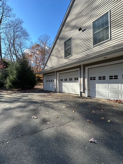 3 car garage | Image 2