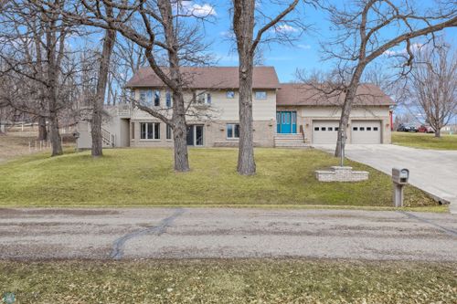 405 Edgewood Ct, Walhalla, ND, 58282-4617 | Card Image