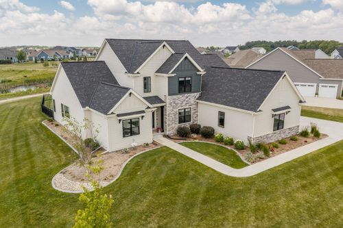 35105 Castle Rock Dr, Summit, WI, 53066-4706 | Card Image