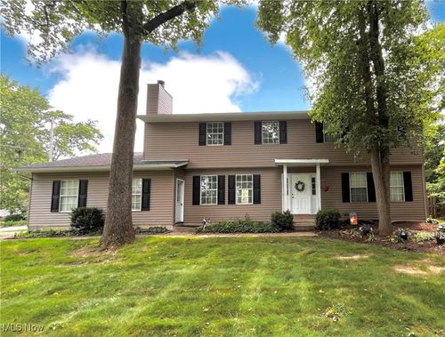 8602 Wedgewood Ave Nw, North Canton, OH, 44720-7903 | Card Image