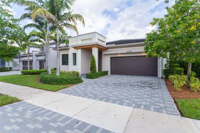 10705 Pacifica Way, House other with 4 bedrooms, 3 bathrooms and null parking in Parkland FL | Image 2