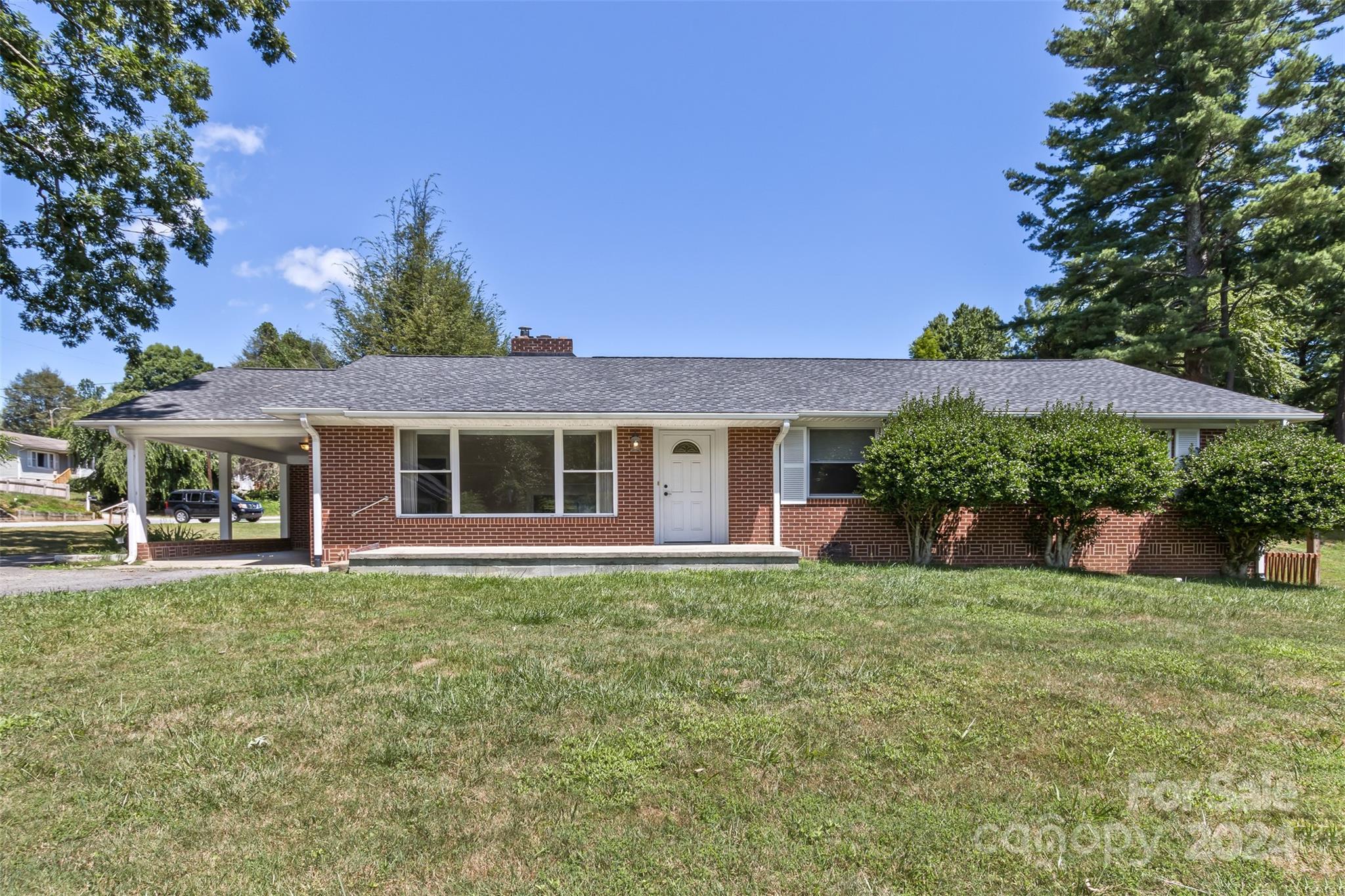 Justice St, Hendersonville, NC 28739