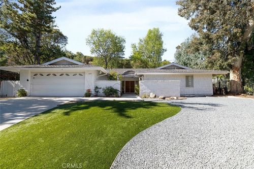 4035 Ellenita Ave, Tarzana, CA, 91356-5415 | Card Image