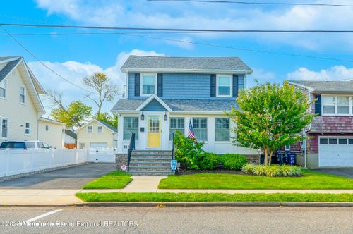 214 Atlantic Ave, Point Pleasant Beach, NJ, 08742-3305 | Card Image