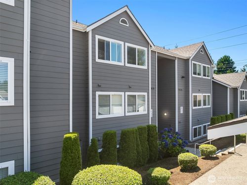 g103-12602 109th Ct Ne, Kirkland, WA, 98034-6492 | Card Image