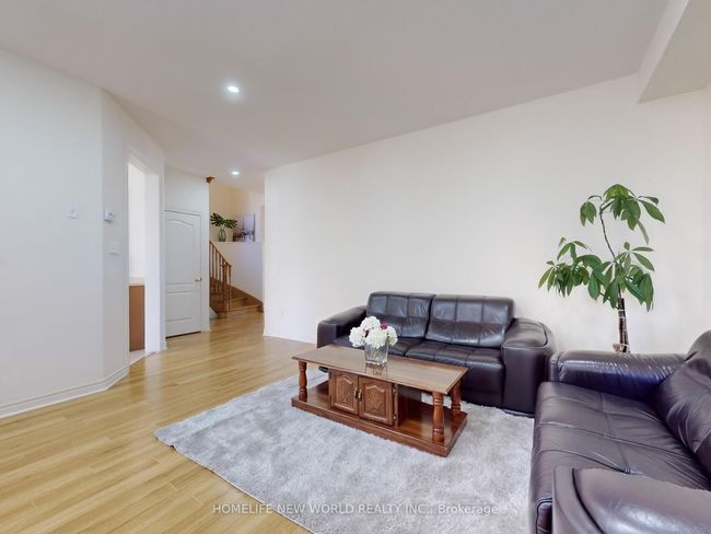 18 Freesia Rd, House other with 3 bedrooms, 3 bathrooms and 4 parking in Brampton ON | Image 4