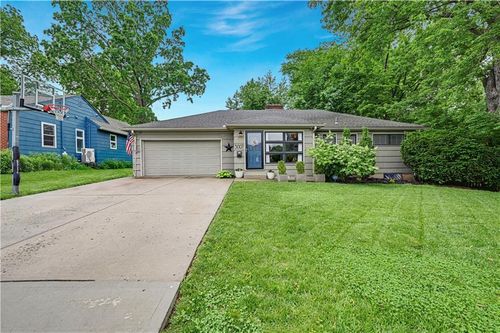 3007 W 49th Ter, Westwood, KS, 66205-1727 | Card Image
