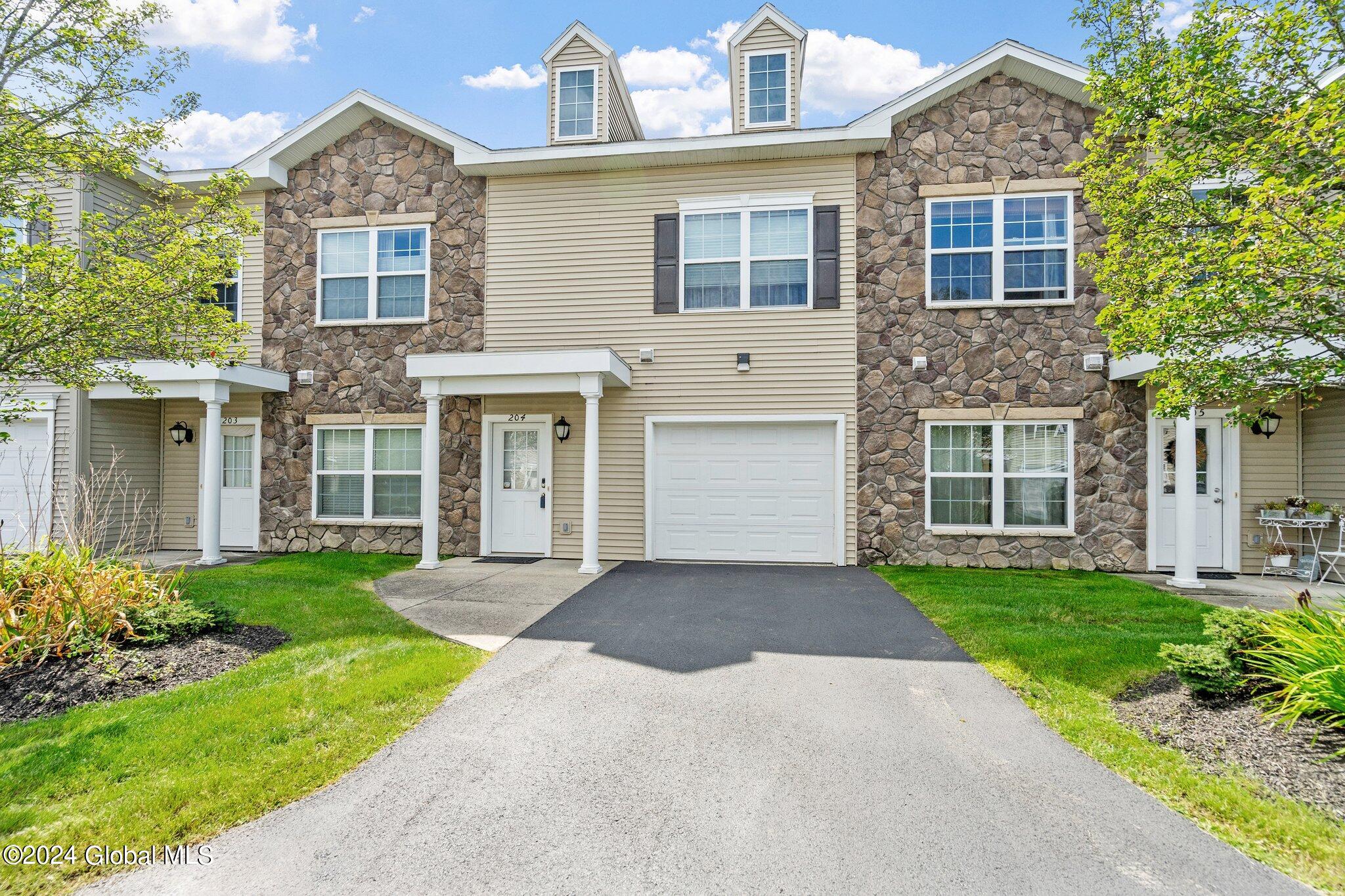Worthington Ter, Wynantskill, NY 12198