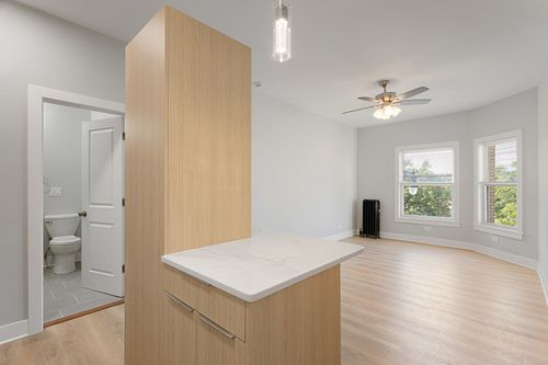 apt-105-7600 N Sheridan Rd, Chicago, IL, 60626-1400 | Card Image