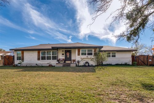 5732 Monterrey Dr, Fort Worth, TX, 76112-3902 | Card Image