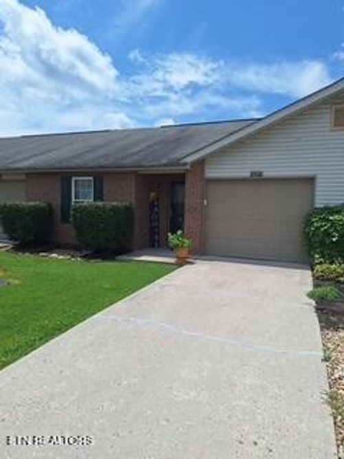 8016 Stablegate Way, Powell, TN, 37849-3097 | Card Image