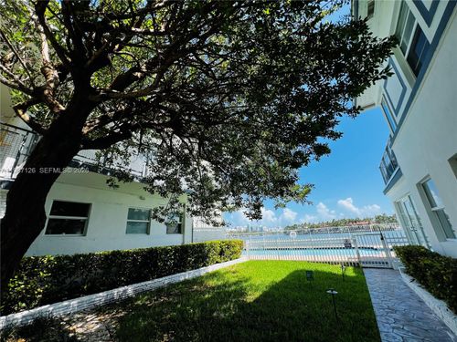 apt-2-946 Bay Dr, Miami Beach, FL, 33141-5648 | Card Image
