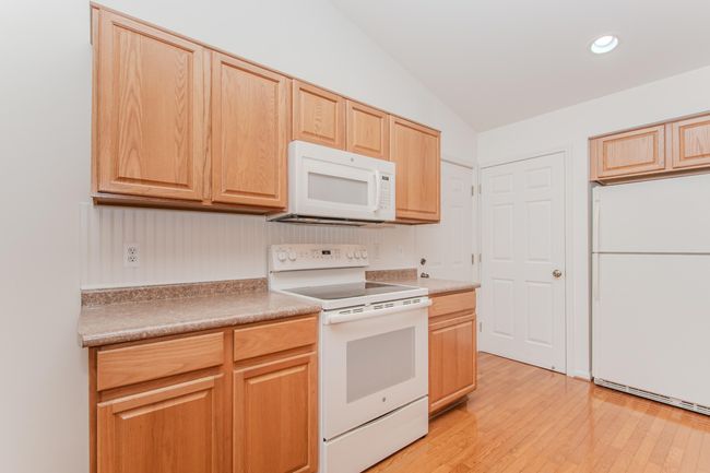128 Commons Cir, Condo with 2 bedrooms, 2 bathrooms and null parking in Saline MI | Image 16