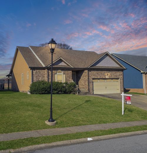 2212 Fairfax Dr, Clarksville, TN, 37043-1942 | Card Image